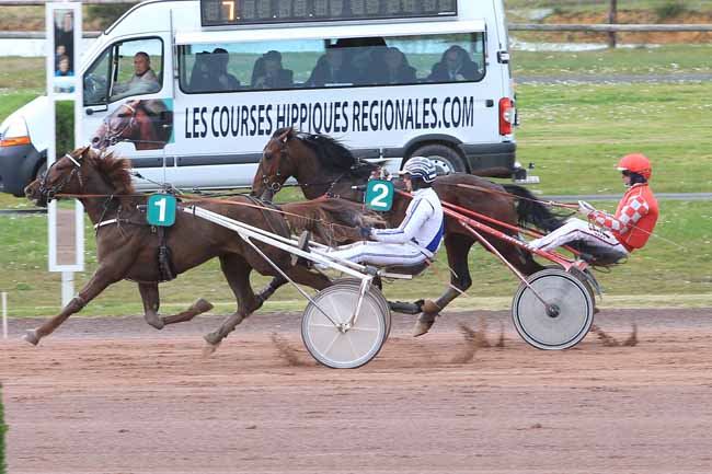 Photo d'arrivée de la course pmu PRIX TENOR DE BAUNE à ANGERS le Mercredi 6 avril 2016