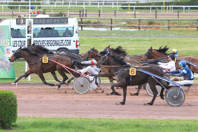 Photo d'arrivée de la course pmu GRAND PRIX ANGERS LOIRE METROPOLE à ANGERS le Mercredi 6 avril 2016