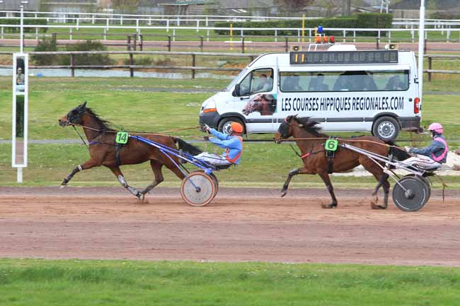 Photo d'arrivée de la course pmu PRIX OLINUS à ANGERS le Mercredi 6 avril 2016