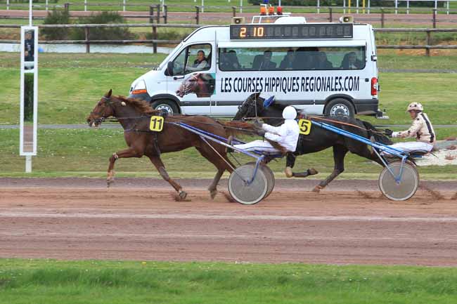 Photo d'arrivée de la course pmu PRIX GELINOTTE (GR B) à ANGERS le Mercredi 6 avril 2016