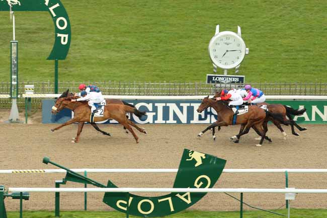 Photo d'arrivée de la course pmu PRIX DES CARRIERES à CHANTILLY le Mercredi 6 avril 2016