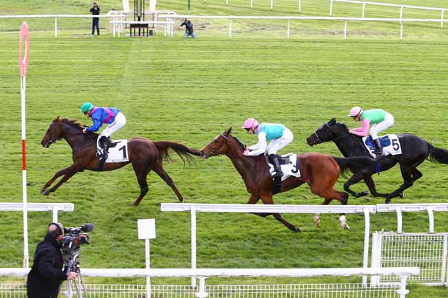 Photo d'arrivée de la course pmu PRIX JACQUES LAFFITTE à MAISONS-LAFFITTE le Jeudi 7 avril 2016