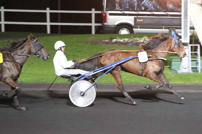 Photo d'arrivée de la course pmu PRIX ATE à PARIS-VINCENNES le Vendredi 8 avril 2016