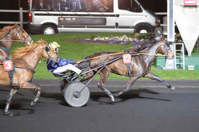 Photo d'arrivée de la course pmu PRIX ISOLDA à PARIS-VINCENNES le Vendredi 8 avril 2016
