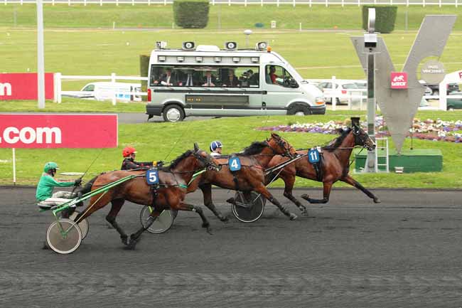 Photo d'arrivée de la course pmu PRIX PHAETON à PARIS-VINCENNES le Samedi 9 avril 2016