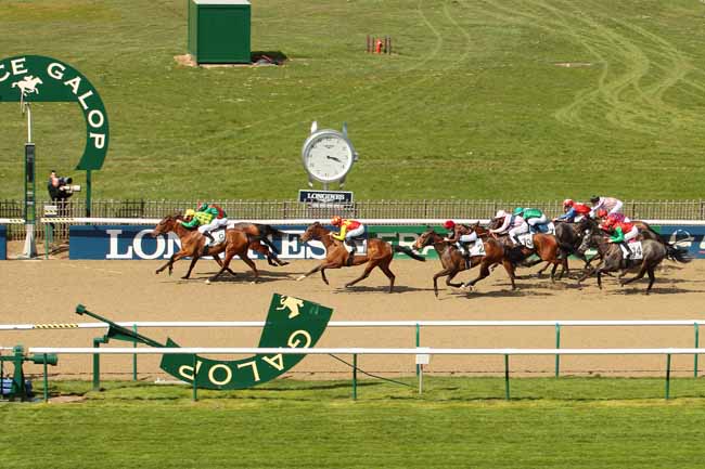 Photo d'arrivée de la course pmu PRIX LYPHARITA à CHANTILLY le Dimanche 10 avril 2016