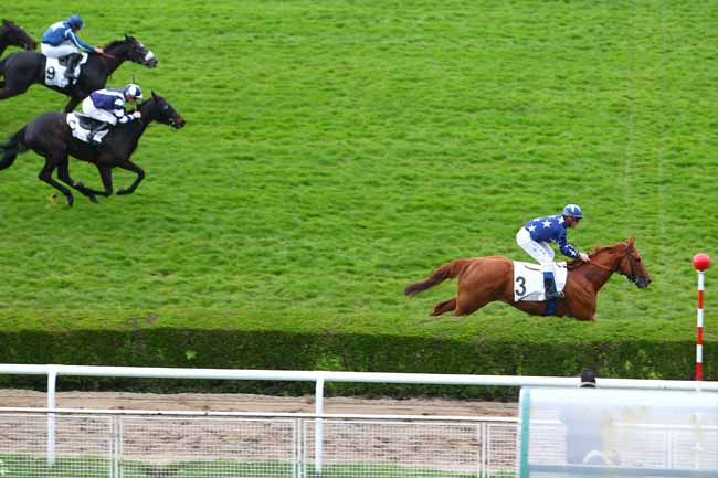 Photo d'arrivée de la course pmu PRIX DU FANTOME DE L'OPERA à SAINT-CLOUD le Lundi 11 avril 2016
