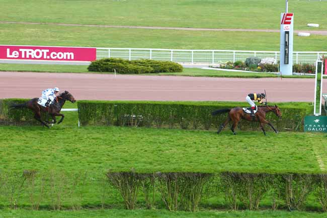 Photo d'arrivée de la course pmu PRIX DE BETHUNE à ENGHIEN le Mardi 12 avril 2016