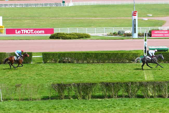 Photo d'arrivée de la course pmu PRIX DE MANNEVILLE à ENGHIEN le Mardi 12 avril 2016