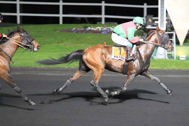 Photo d'arrivée de la course pmu PRIX LUMEN à PARIS-VINCENNES le Mardi 12 avril 2016