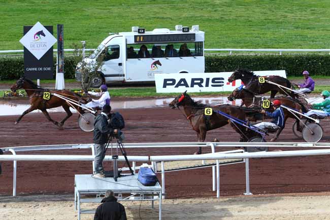 Photo d'arrivée de la course pmu PRIX DE STRASBOURG à LYON LA SOIE le Mercredi 13 avril 2016