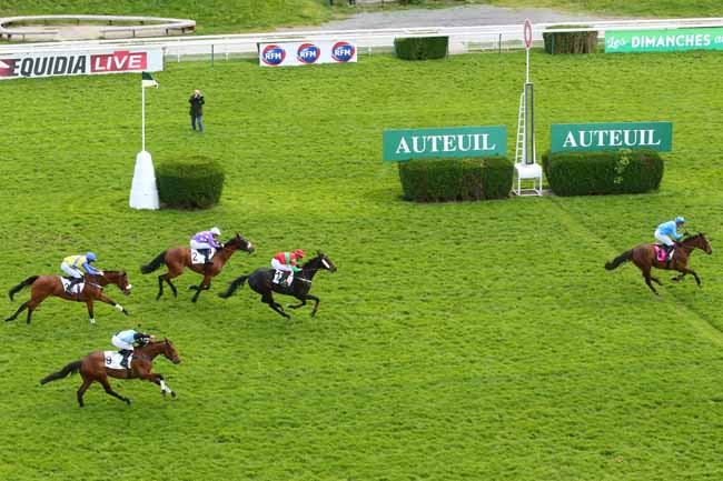 Photo d'arrivée de la course pmu PRIX DU PRESIDENT DE LA REPUBLIQUE à AUTEUIL le Dimanche 17 avril 2016