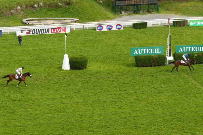 Photo d'arrivée de la course pmu PRIX PHILIPPE MENAGER à AUTEUIL le Dimanche 17 avril 2016
