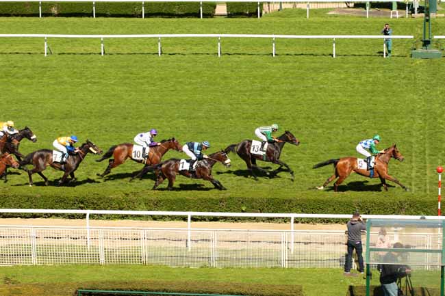 Photo d'arrivée de la course pmu PRIX DE LESCAR à SAINT-CLOUD le Lundi 18 avril 2016