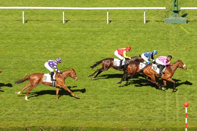 Photo d'arrivée de la course pmu PRIX DE GARCHES à SAINT-CLOUD le Lundi 18 avril 2016