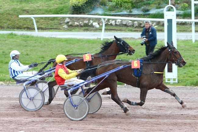 Photo d'arrivée de la course pmu PRIX DOMINIQUE DAVID à PONTCHATEAU le Mercredi 20 avril 2016