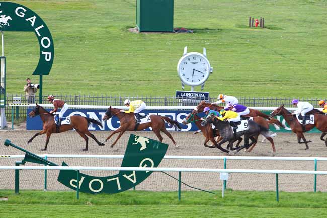 Photo d'arrivée de la course pmu PRIX DES SORBIERS à CHANTILLY le Mercredi 20 avril 2016