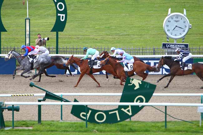 Photo d'arrivée de la course pmu PRIX DES SOUCHIERS à CHANTILLY le Mercredi 20 avril 2016