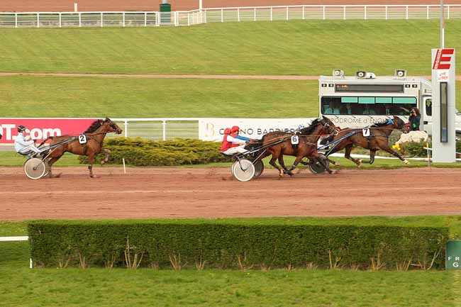 Photo d'arrivée de la course pmu PRIX DE DURAS à ENGHIEN le Jeudi 21 avril 2016