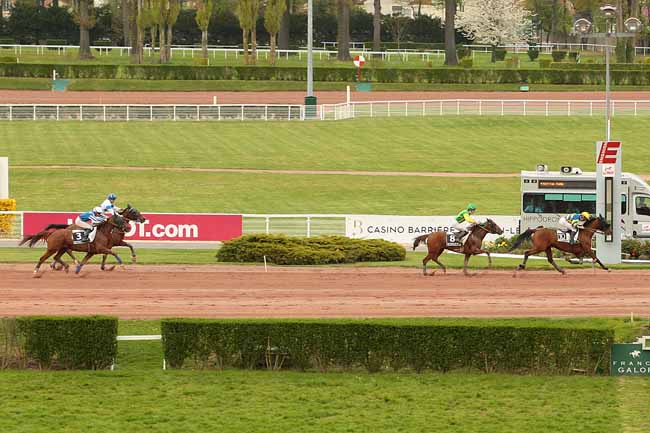 Photo d'arrivée de la course pmu PRIX DE FUMEL à ENGHIEN le Jeudi 21 avril 2016