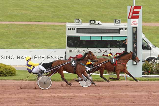 Photo d'arrivée de la course pmu PRIX DE L'OFFICE DU TOURISME ET DES CONGRES D'ENGHIEN-LES-BAINS à ENGHIEN le Samedi 23 avril 2016