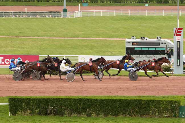 Photo d'arrivée de la course pmu PRIX DE LA VILLE D'ENGHIEN-LES-BAINS à ENGHIEN le Samedi 23 avril 2016