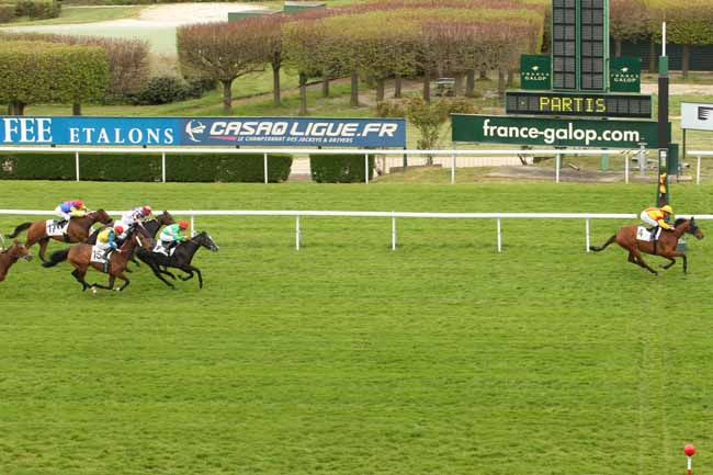 Photo d'arrivée de la course pmu PRIX DES PYRENEES-ATLANTIQUES à SAINT-CLOUD le Lundi 25 avril 2016