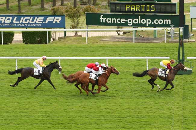 Photo d'arrivée de la course pmu PRIX DE TRIE-CHATEAU à SAINT-CLOUD le Lundi 25 avril 2016