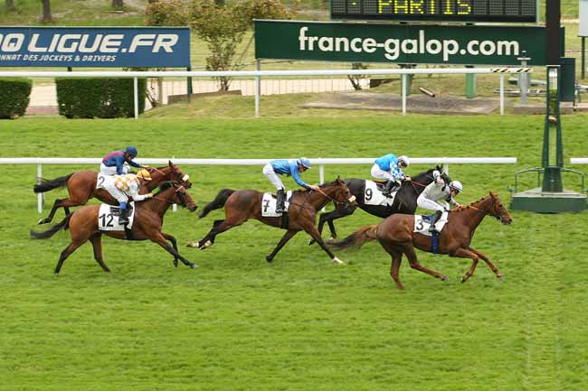 Photo d'arrivée de la course pmu PRIX DES PYRENEES-ORIENTALES à SAINT-CLOUD le Lundi 25 avril 2016