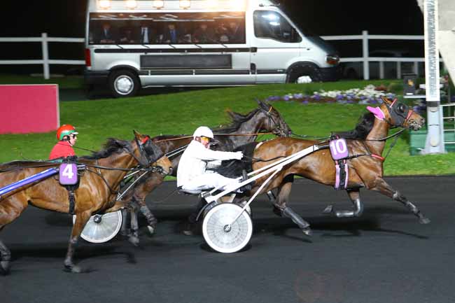 Photo d'arrivée de la course pmu PRIX ASPORINA à PARIS-VINCENNES le Mardi 26 avril 2016