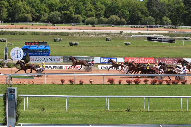 Photo d'arrivée de la course pmu GRAND NATIONAL DU TROT PARIS-TURF à BORDEAUX-LE BOUSCAT le Mercredi 27 avril 2016