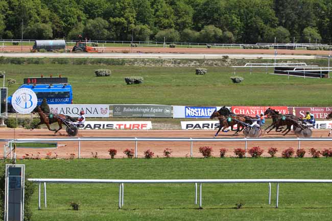 Photo d'arrivée de la course pmu PRIX DE L'HIPPODROME D'AGEN-LE PASSAGE à BORDEAUX-LE BOUSCAT le Mercredi 27 avril 2016