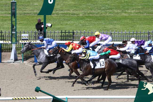 Photo d'arrivée de la course pmu PRIX MAGIC NIGHT à CHANTILLY le Jeudi 28 avril 2016