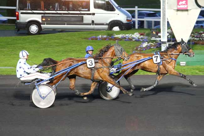 Photo d'arrivée de la course pmu PRIX LIBUSSA à PARIS-VINCENNES le Vendredi 29 avril 2016