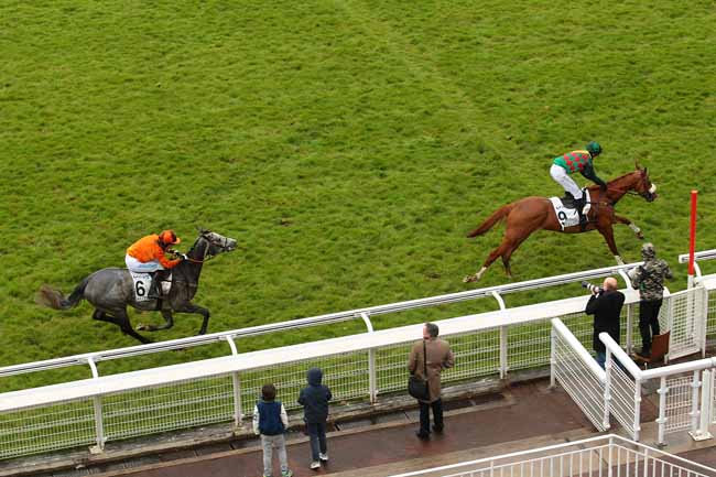 Photo d'arrivée de la course pmu PRIX GASTON BRANERE à AUTEUIL le Samedi 30 avril 2016