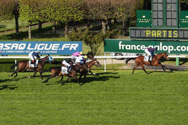 Photo d'arrivée de la course pmu PRIX DE COLOMBES à SAINT-CLOUD le Dimanche 1 mai 2016
