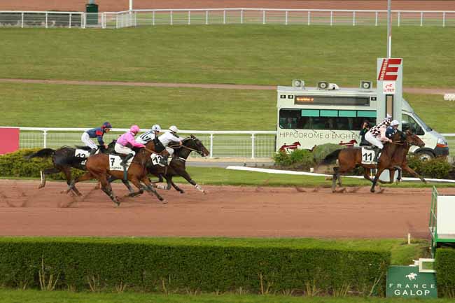 Photo d'arrivée de la course pmu PRIX DE LA PLACE DE LA SORBONNE à ENGHIEN le Lundi 2 mai 2016