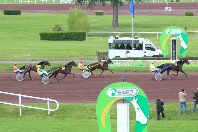 Photo d'arrivée de la course pmu PRIX DE LA BEAUCE à LYON-PARILLY le Mardi 3 mai 2016