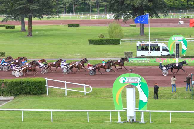 Photo d'arrivée de la course pmu PRIX DU PAYS NICOIS à LYON-PARILLY le Mardi 3 mai 2016