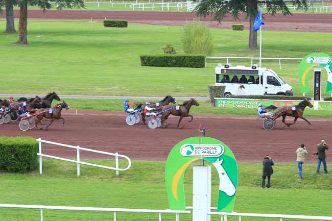 Photo d'arrivée de la course pmu PRIX DU DIOIS à LYON-PARILLY le Mardi 3 mai 2016
