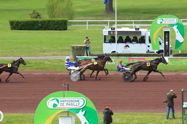 Photo d'arrivée de la course pmu GRAND PRIX DU CENTRE-EST à LYON-PARILLY le Mardi 3 mai 2016