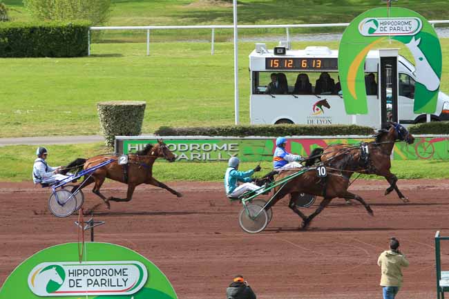 Photo d'arrivée de la course pmu PRIX HENRI CALLIER à LYON-PARILLY le Mardi 3 mai 2016