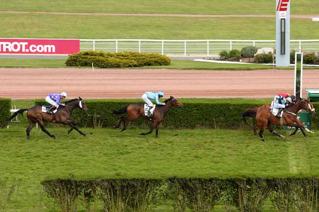 Photo d'arrivée de la course pmu PRIX ROMATI à ENGHIEN le Mardi 3 mai 2016