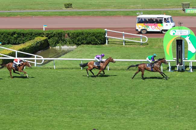 Photo d'arrivée de la course pmu PRIX OGIER à LYON-PARILLY le Jeudi 5 mai 2016