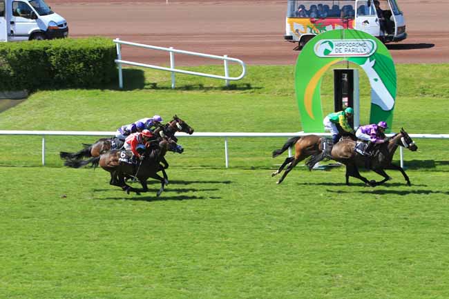 Photo d'arrivée de la course pmu PRIX DE MARLIOZ à LYON-PARILLY le Jeudi 5 mai 2016