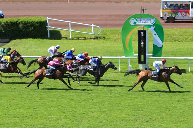 Photo d'arrivée de la course pmu PRIX DES JUNIORS à LYON-PARILLY le Jeudi 5 mai 2016