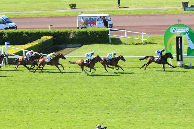 Photo d'arrivée de la course pmu PRIX DE LACROIX-LAVAL à LYON-PARILLY le Jeudi 5 mai 2016