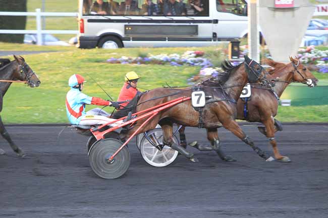 Photo d'arrivée de la course pmu PRIX GLAUKE à PARIS-VINCENNES le Vendredi 6 mai 2016