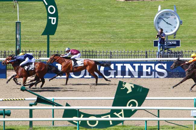 Photo d'arrivée de la course pmu PRIX DU CHEMIN DES OFFICIERS à CHANTILLY le Vendredi 6 mai 2016