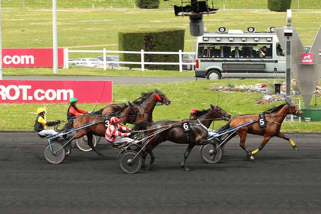 Photo d'arrivée de la course pmu PRIX DE FAULQUEMONT à PARIS-VINCENNES le Samedi 7 mai 2016